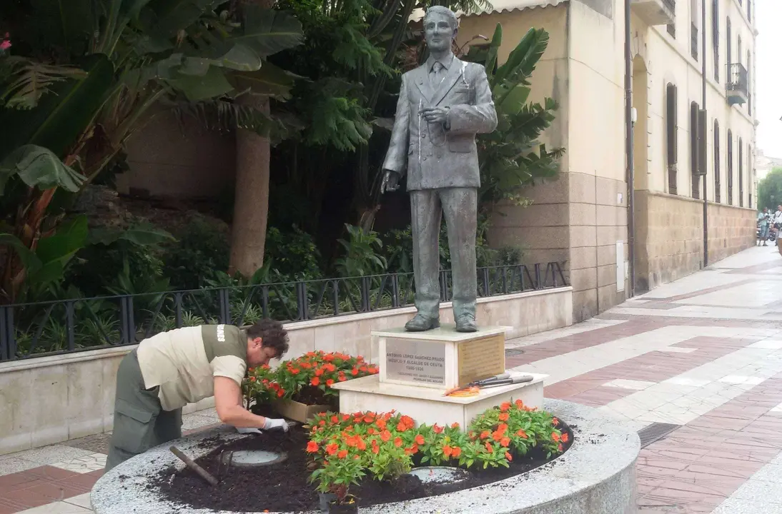 ESTATUA SANCHEZ PRADOS HOMENAJE 2017