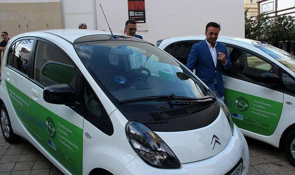 presentaci&oacute;n coches el&eacute;ctricos