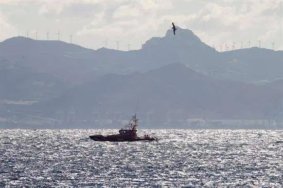 Trasladan a Tarifa a 26 inmigrantes rescatados de tres pateras en el Estrecho