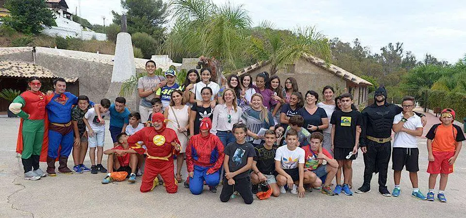 alumnos de 2&ordm; de Secundaria del Santa Mar&iacute;a Micaela con la consejera Adela Nieto en el complejo Miguel de Luque