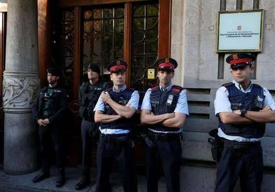 La Guardia Civil atribuye tambi&eacute;n un delito de sedici&oacute;n a los detenidos por el 1-O