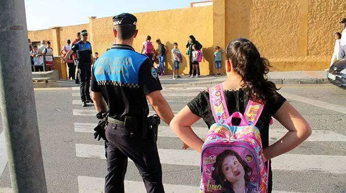 policia local colegio