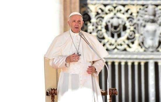 Más de 400 clérigos piden al papa que medie para que se permita referéndum