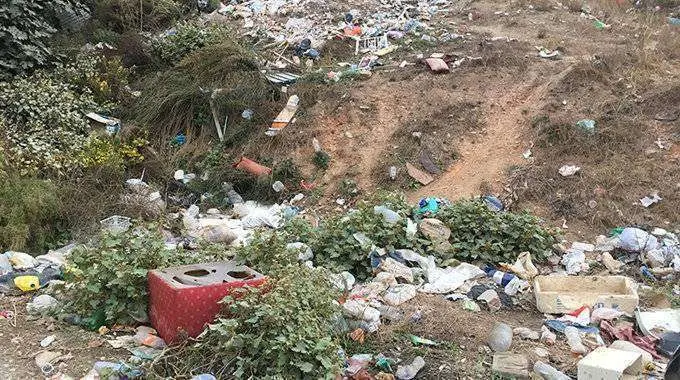 vertedero en arcos quebrados