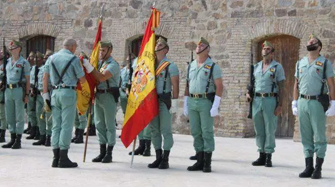 Entrega bandera a la Legi&oacute;n