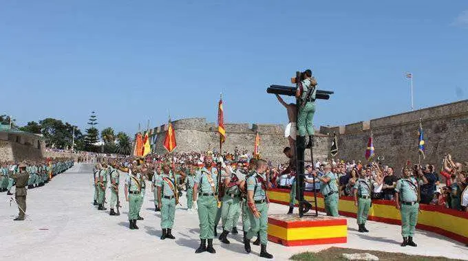 Entrega bandera a la Legi&oacute;n
