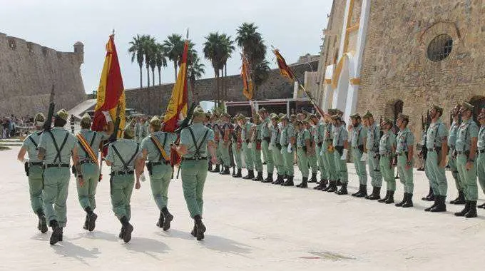 Entrega bandera a la Legi&oacute;n
