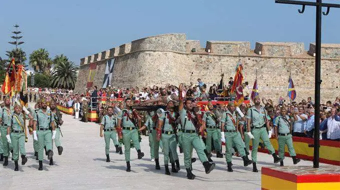 Entrega bandera a la Legi&oacute;n