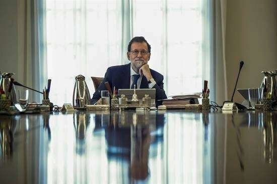 Rajoy preside la reunión del Consejo que decidirá cómo actuar ante Puigdemont