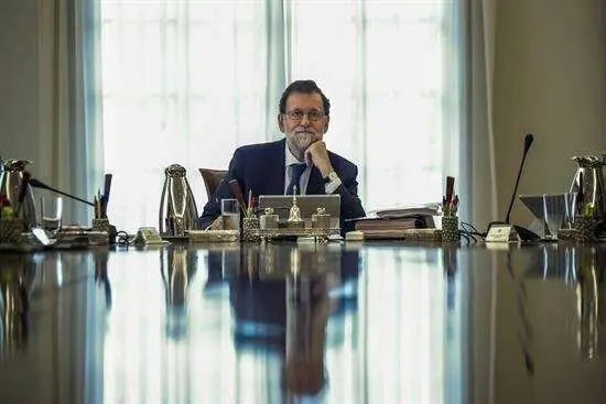 Rajoy preside la reuni&oacute;n del Consejo que decidir&aacute; c&oacute;mo actuar ante Puigdemont