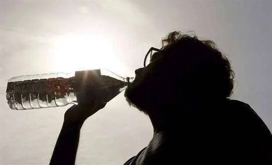 El calor, por encima de 30 grados, protagonista otra vez del fin de semana