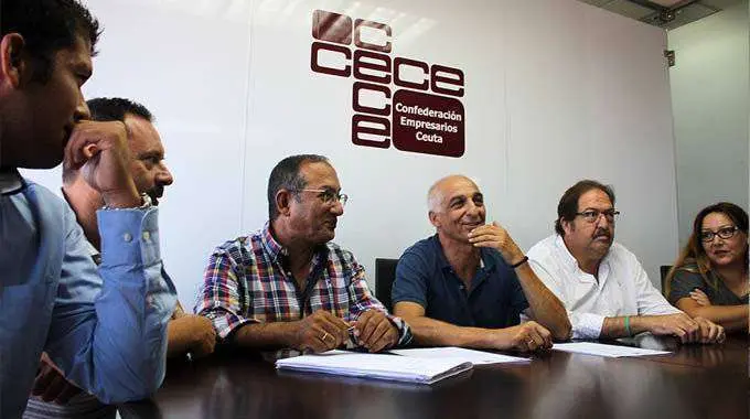 Acto de la firma del documento entre empresarios y sindicatos