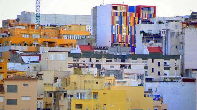 Vista de edificios en el centro de la ciudad (C.A.)