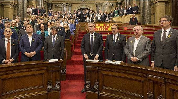 El Govern, en la sesión durante la cual el Parlament declaró la DUI (PARLAMENT DE CATALUNYA)