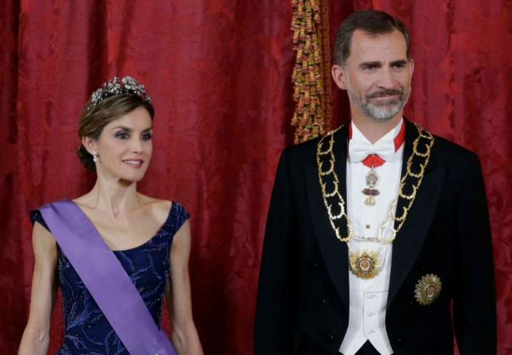 Letizia, reina consorte de España; y Felipe VI, rey de España. RR SS.