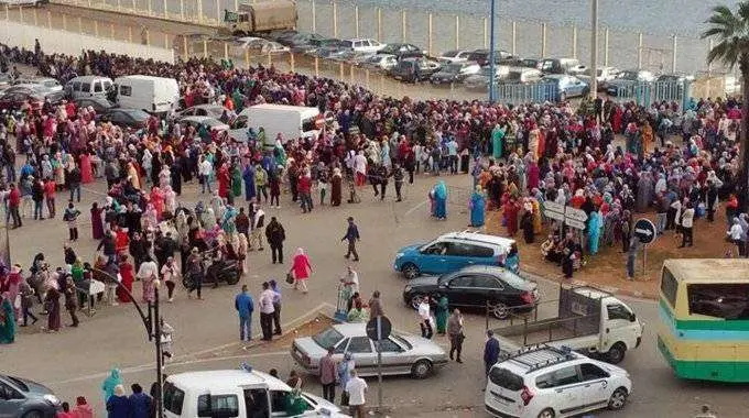 Concentraci&oacute;n de porteadores en el lado marroqu&iacute; de la frontera (C.A.)