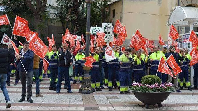 Concentraci&oacute;n de trabajadores de Trace ante el Ayuntamiento (C.A./ARCHIVO)