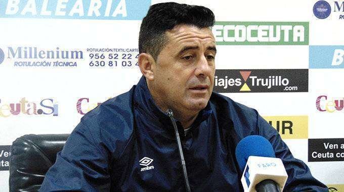 Juan Ramón, entrenador del Ceuta (C.A.)