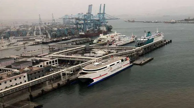 barcos puerto de algeciras