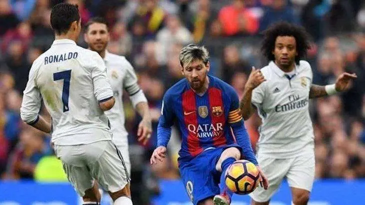 El Real Madrid y FC Barcelona se cruzan este sábado. / Twitter-Cracks Oficial.
