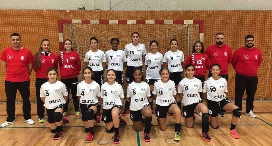 FOTO BALONMANO NI&Ntilde;AS.