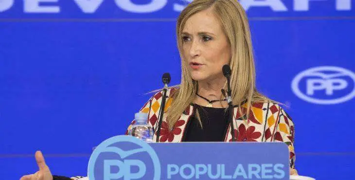Cristina Cifuentes, durante su intervenci&oacute;n en la entrega de carn&eacute;s. | PP