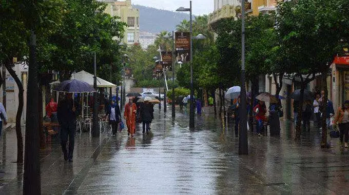 paseo revell&iacute;n lluvia