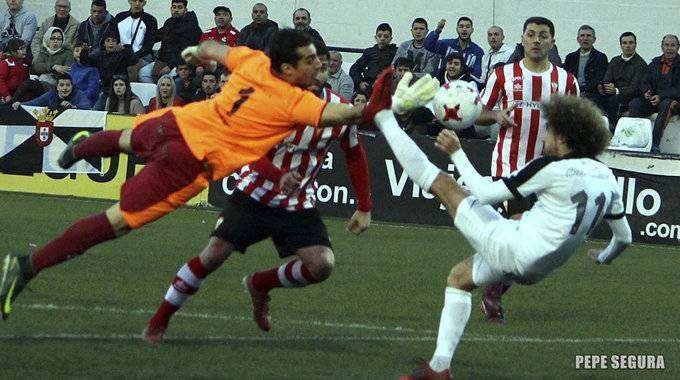 Un lance del partido entre el Ceuta y el Algeciras (PEPE SEGURA)
