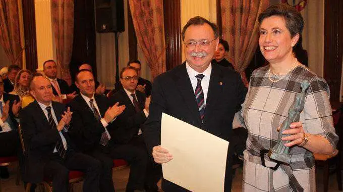 acto premio mar&iacute;a de eza vivas canca