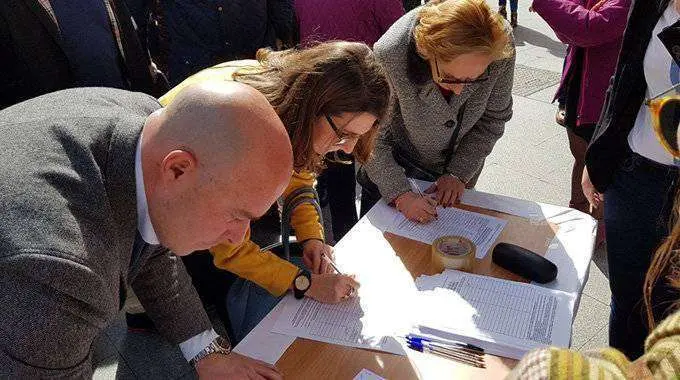 recogida firmas prisi&oacute;n permanente revisable en la l&iacute;nea