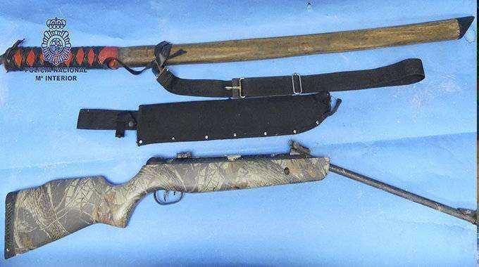 Algunas de las armas incautadas a los asaltantes (POLICÍA NACIONAL)
