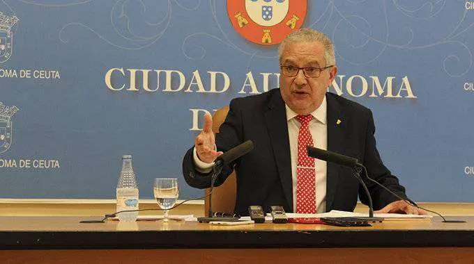 Jacob Hachuel, durante la rueda de prensa posterior a la reuni&oacute;n del Consejo de Gobierno celebrado hoy (C.A.)