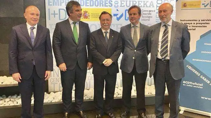 El Delegado del Gobierno, Nicol&aacute;s Fern&aacute;ndez Cucurull el Presidente de la Ciudad Aut&oacute;noma de Ceuta, Juan Viva y Juan Mar&iacute;a V&aacute;zquez, Secretario General de Ciencia e Innovaci&oacute;n.