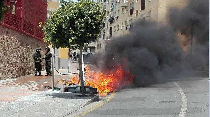 bomberos fuego contenedor miramar alto