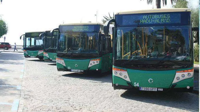 Flota de autobuses de la empresa Had&uacute;-Almadraba (C.A.)