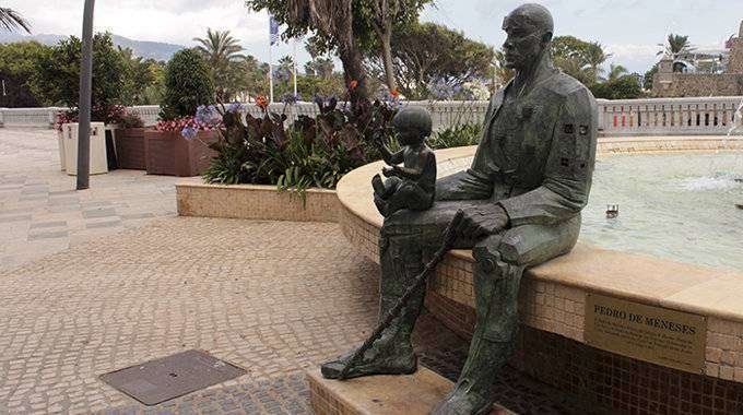 Estatua de Pedro de Meneses en el Paseo de La Marina (J. CHELLARAM)