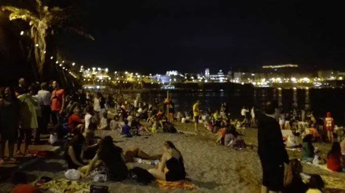 Ceut&iacute;es en la playa (C.A.)