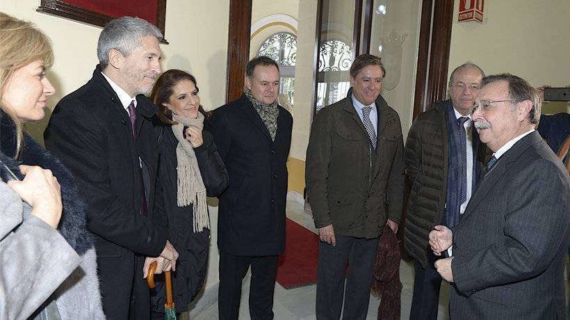 Grande Marlaska (a la izquierda) departe con el presidente Vivas durante una reciente visita a Ceuta (C.A./ARCHIVO)