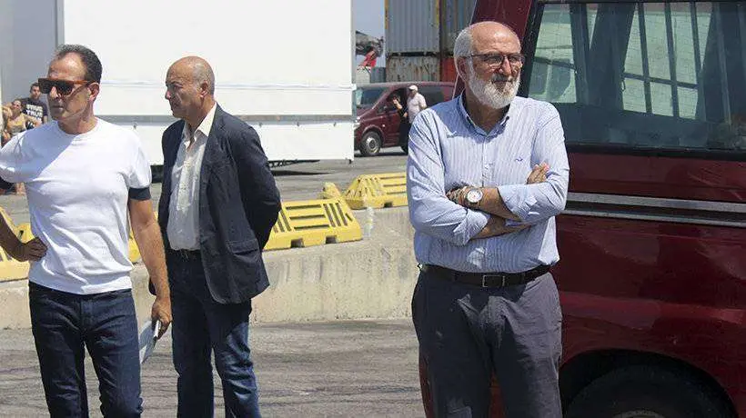 Hern&aacute;ndez, durante la visita ayer de la delegada al control policial de la operaci&oacute;n "Fin de Feria" (C.A.)