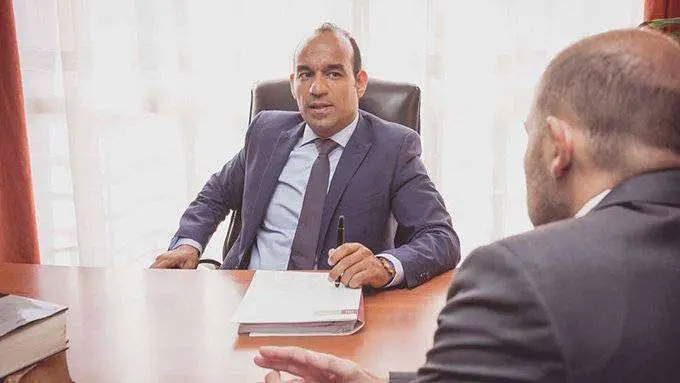 El-abogado-Rachid-Mohamed-y-otro-miembro-de-su-despacho