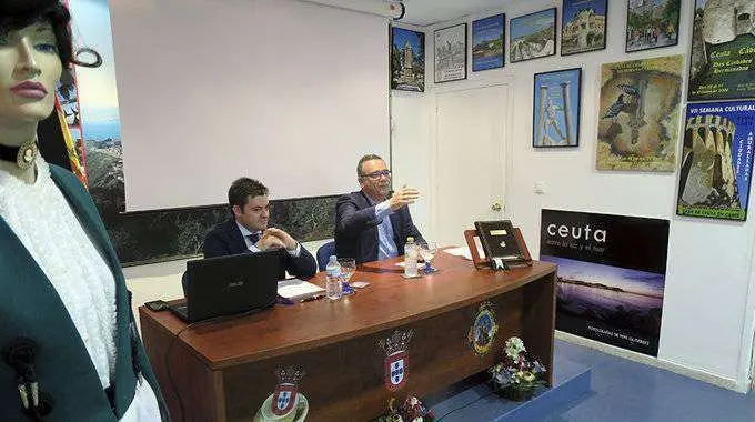 Conferencia sobre toros en la Casa de Ceuta en C&aacute;diz