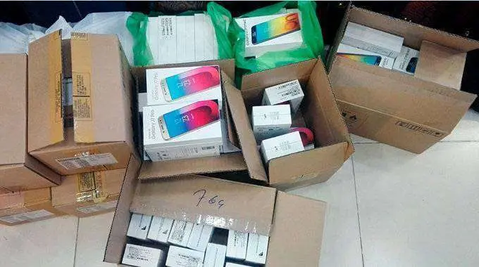 La mercanc&iacute;a incautada en el establecimiento (POLIC&Iacute;A LOCAL)