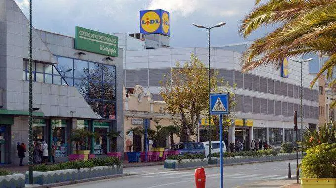 Imagen de la zona comercial del puerto (C.A.)