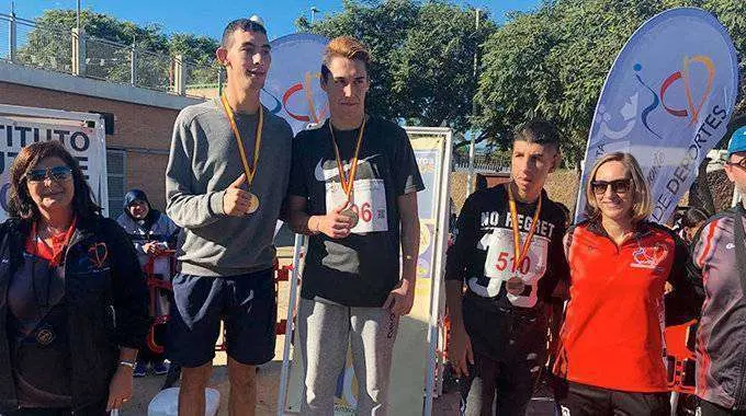 Los usuarios de Plena Inclusi&oacute;n y del Centro Especial de San Antonio han recibido sus medallas de recuerdo