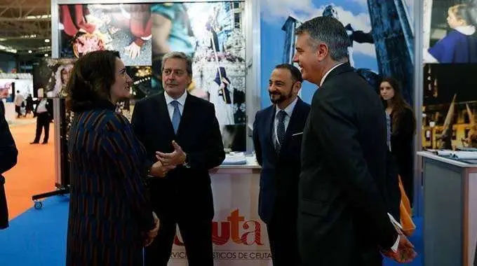 El consejero Carreira, segundo por la izquierda, hoy en Intur (CEDIDA)