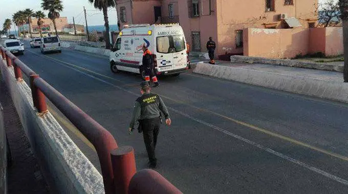 Una ambulancia desplazada al lugar del accidente (J. CHELLARAM) MART&Iacute;NEZ CATENA GUARDIA CIVIL