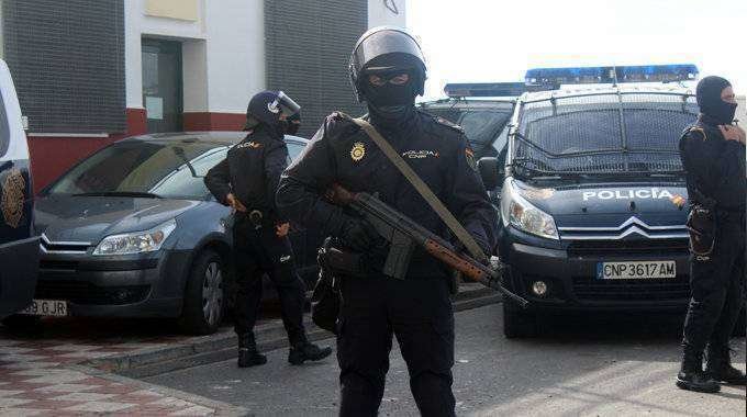 Agentes de la Policía Nacional durante una operación antiterrorista en C