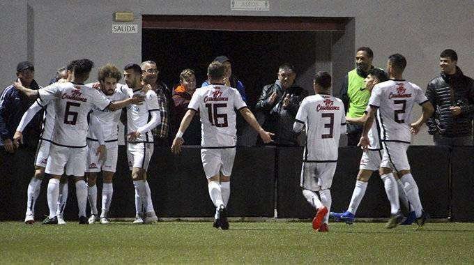 Los jugadores del Ceuta festejan el cuarto gol ante el San Roque de Lepe (PEPE SEGURA)