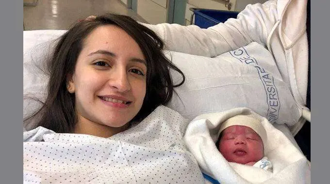 &Aacute;mbar, junto a su madre Kaouta (CEDIDA)