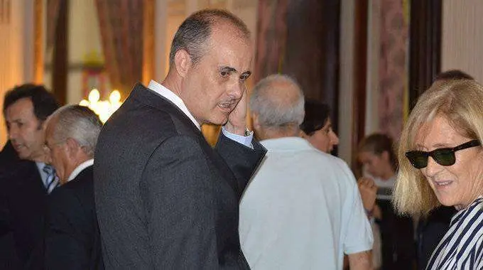 El director del Puerto, C&eacute;sar L&oacute;pez Ansorena, en primer plano, con Jos&eacute; Torrado, al fondo a la izquierda, (C.A.)